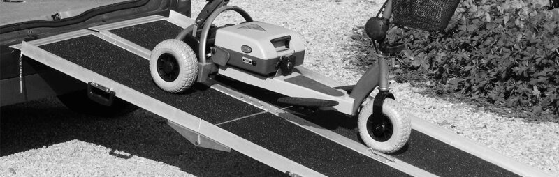 Třikrát složitelné přenosné nájezdy pro invalidní vozíky