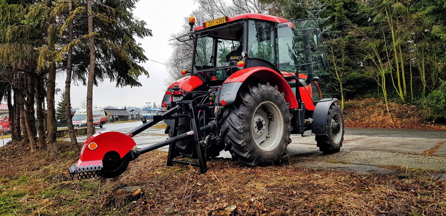 fréza na pařezy za traktor