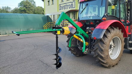 Půdní vrták za traktor