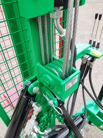Zatloukač kůlů za traktor 