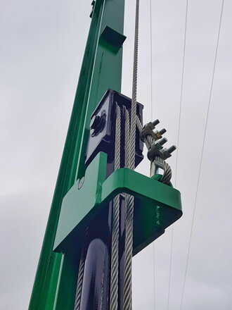 Zatloukač kůlů za traktor 