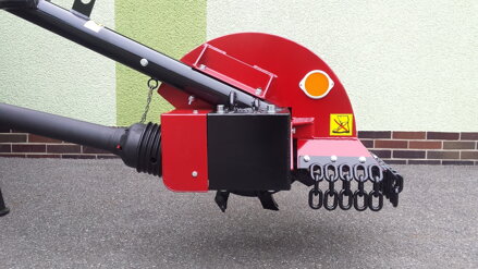 Fréza na pařezy za trakrtor