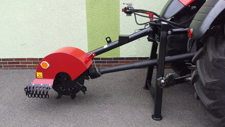 Fréza na pařezy za trakrtor