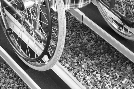 Jak správně vybrat nájezdy pro invalidní vozík i techniku: jednoduchý výpočet, typy a praktické rady